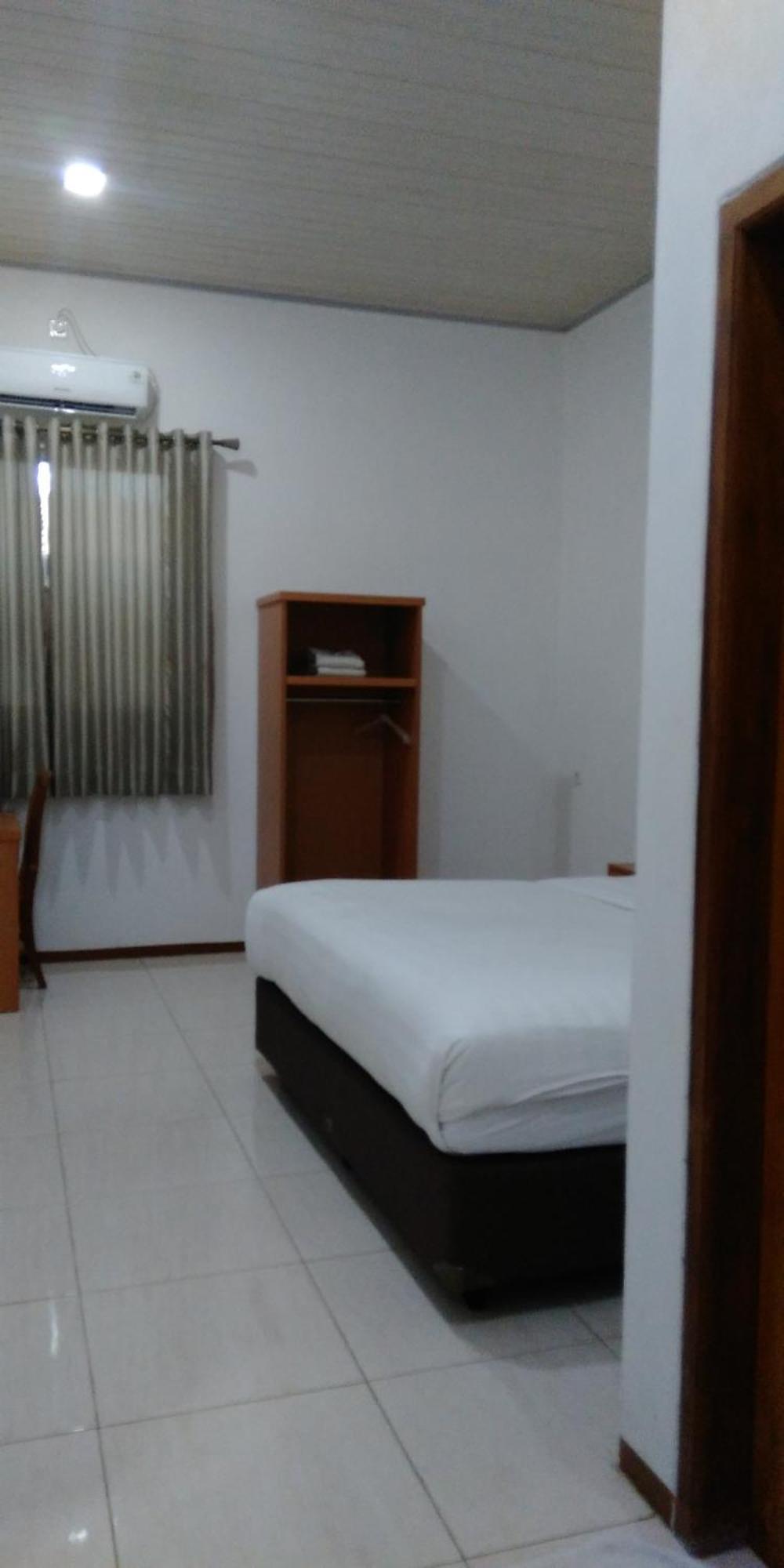 Aurora Hotel Siliwangi Cirebon Zimmer foto